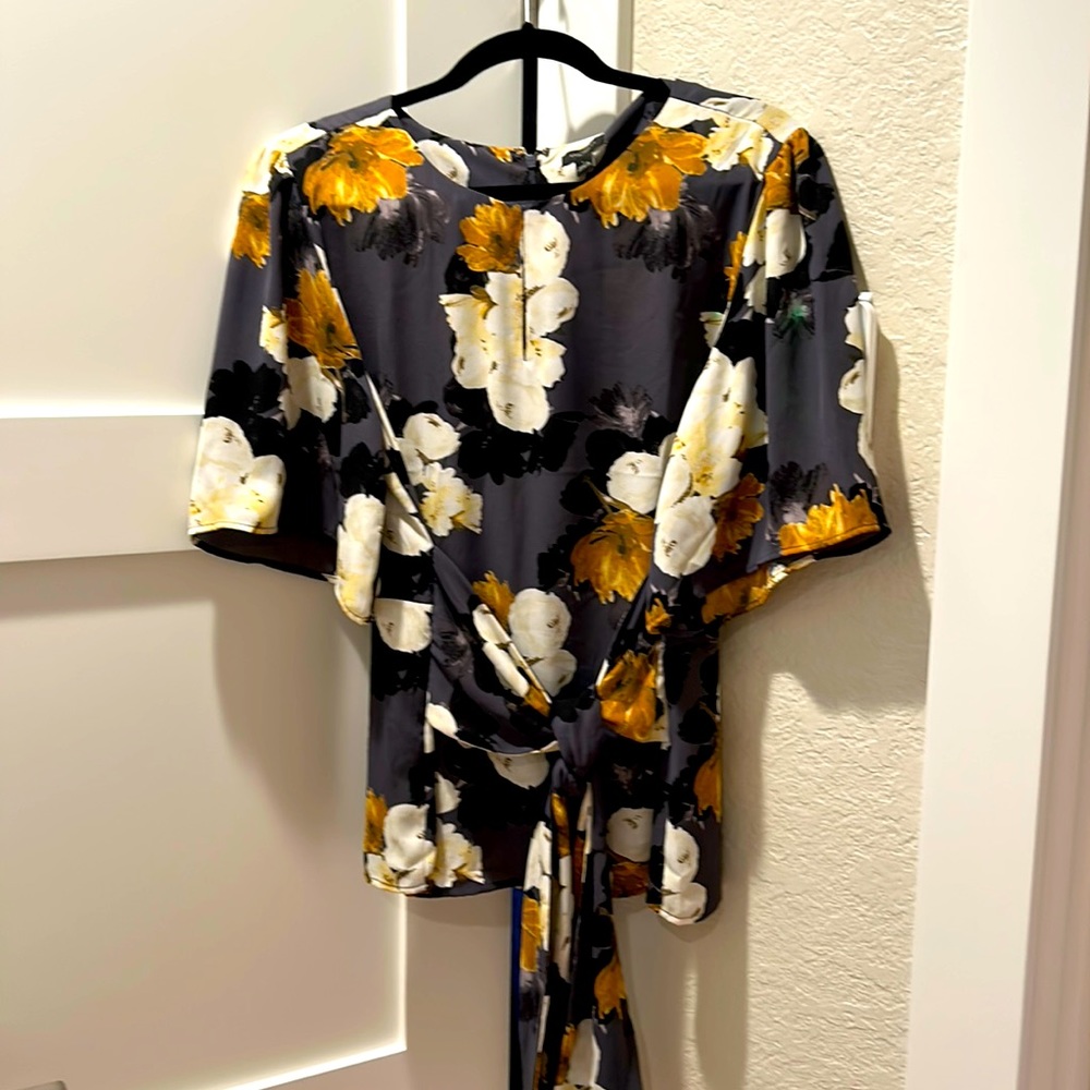 Floral top with tie at waist for Fall